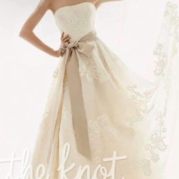 Maggie Sottero Wedding Gown Princess Ball Gown Size 2 Lace and Button Back Small - Picture 2 of 7